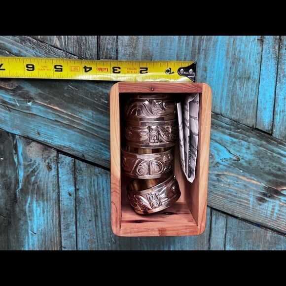 First Nations Vintage Boma Wolf Napkin Rings in cedar box - Picture 7 of 13